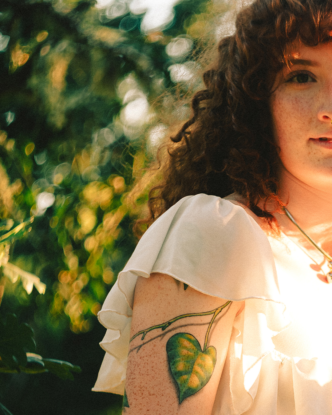 Emotive Creative Portraits of Twin Sisters at Golden Hour — photograph 7 of 20